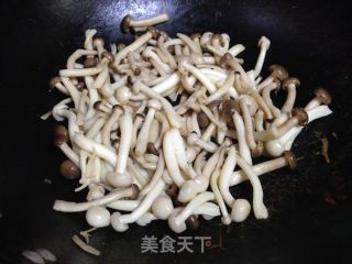辣炒双菇的做法步骤：5