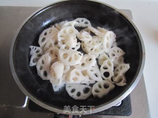 糖醋藕片的做法步骤：3