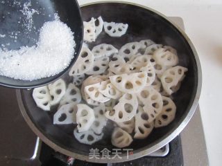 糖醋藕片的做法步骤：5
