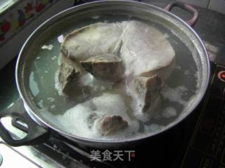 菜干南北杏蜜枣猪肺汤的做法步骤：5