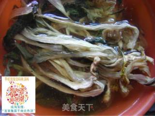 菜干南北杏蜜枣猪肺汤的做法步骤：7