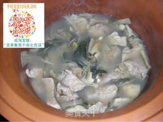 菜干南北杏蜜枣猪肺汤的做法步骤：14