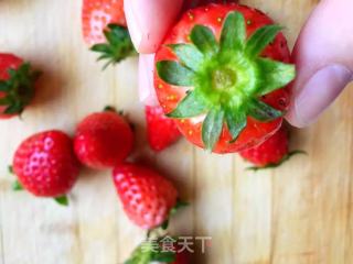 蜜汁草莓花的做法步骤：2