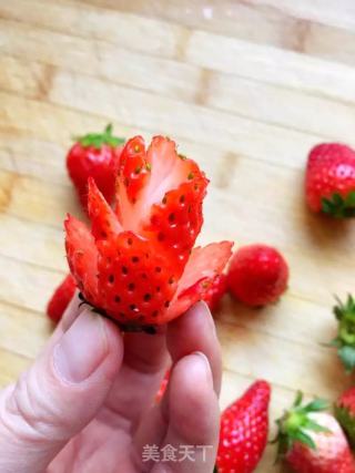 蜜汁草莓花的做法步骤：4