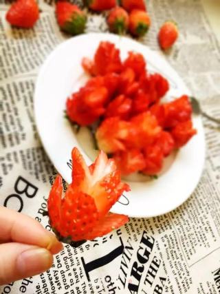 蜜汁草莓花的做法步骤：11