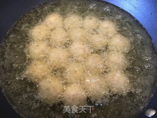 油炸糯米肉丸子的做法步骤：7