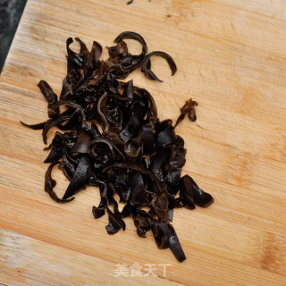鱼香杏鲍菇的做法步骤：1