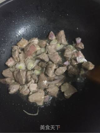 大辣椒炒肉的做法步骤：4