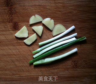 筒骨莲藕汤的做法步骤：1