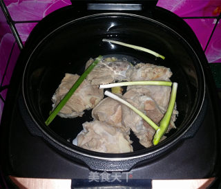 筒骨莲藕汤的做法步骤：3