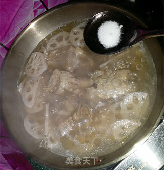 筒骨莲藕汤的做法步骤：11