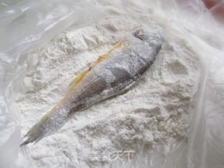 香炸小黄花鱼的做法步骤：3