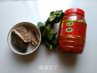青菜烧牛肉的做法步骤：1