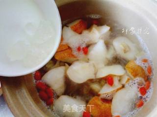 雪梨炖百合的做法步骤：4