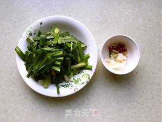 韭香墨鱼仔的做法步骤：3