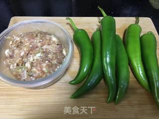 尖椒酿肉的做法步骤：1
