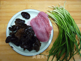 韭菜木耳炒肉丝的做法步骤：1