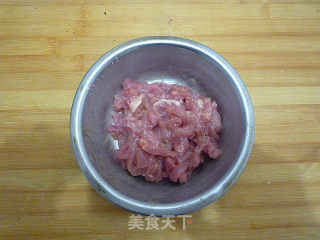 韭菜木耳炒肉丝的做法步骤：3