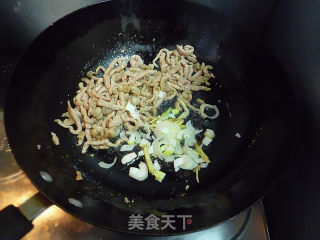 韭菜木耳炒肉丝的做法步骤：7