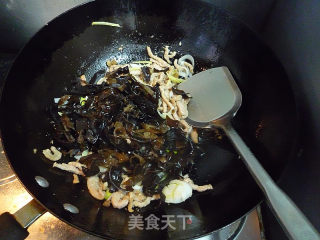 韭菜木耳炒肉丝的做法步骤：8