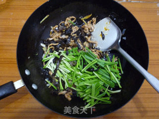 韭菜木耳炒肉丝的做法步骤：10