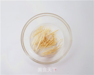 飘香的香辣牙签牛肉的做法步骤：3