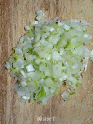 芹菜鸡蛋咸食的做法步骤：2