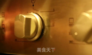 绿茶草莓蛋糕卷的做法步骤：7
