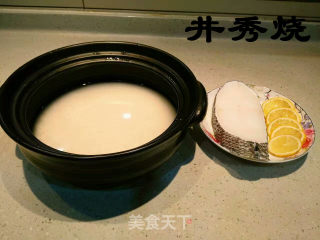 井秀烧土锅柠檬银鳕鱼煲仔饭，不只是美味那么简单，陶肽郎分享的做法步骤：2