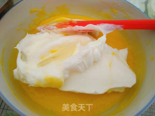 酸奶淋面戚风蛋糕的做法步骤：5