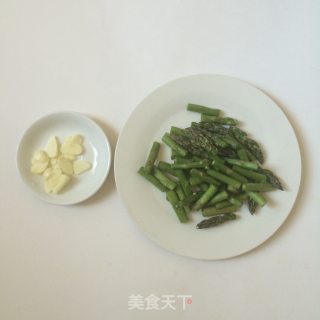 清炒芦笋的做法步骤：2