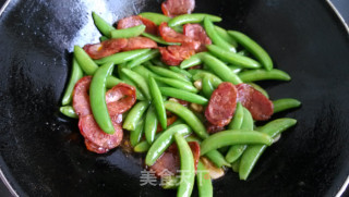 麻辣肠炒甜豆的做法步骤：5