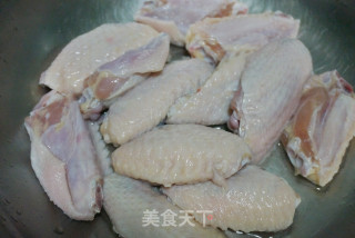 香炸鸡翅的做法步骤：1