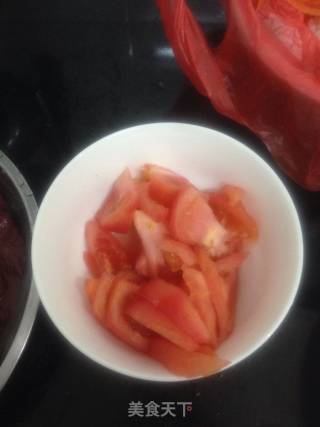 番茄胡萝卜炖牛肉的做法步骤：2