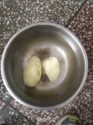 土豆丝炒饭的做法步骤：1