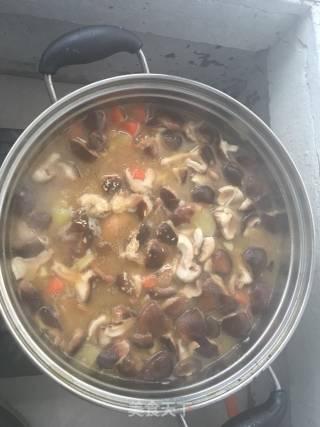 鸡腿炖香菇的做法步骤：7