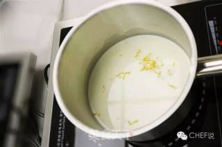 【星曜堂】你一定会掌握的一款法式西点——覆盆子舒芙蕾的做法步骤：1