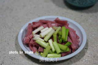 萝卜鲜味汤年糕的做法步骤：1