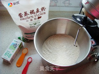 褐麦金桔欧包的做法步骤：2