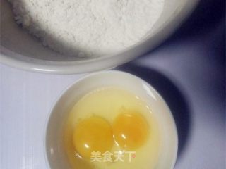 手擀鸡蛋面的做法步骤：1