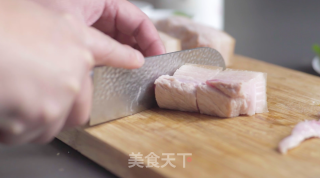 上海本帮红烧肉的做法步骤：2
