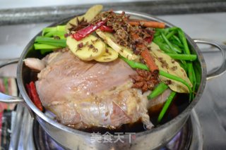卤牛肉的做法步骤：4