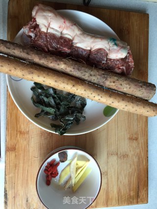 暖心羊肉排骨汤的做法步骤：1