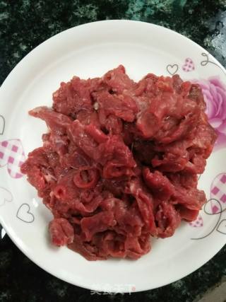 小炒牛肉的做法步骤：1
