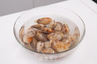 四个步骤做出好吃的花甲的做法步骤：1