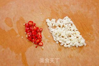 香辣蒜蓉蜜糖鸡翼尖的做法步骤：1