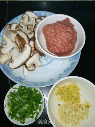 肉末香菇炒粉丝的做法步骤：2