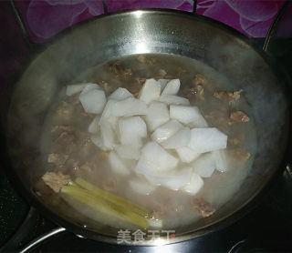 牛肉萝卜粉丝汤的做法步骤：8