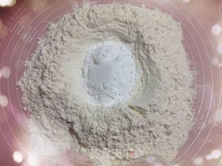 培根肉松面包&蔓越莓火腿肠面包的做法步骤：2