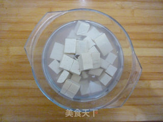 青蒜烧豆腐的做法步骤：2